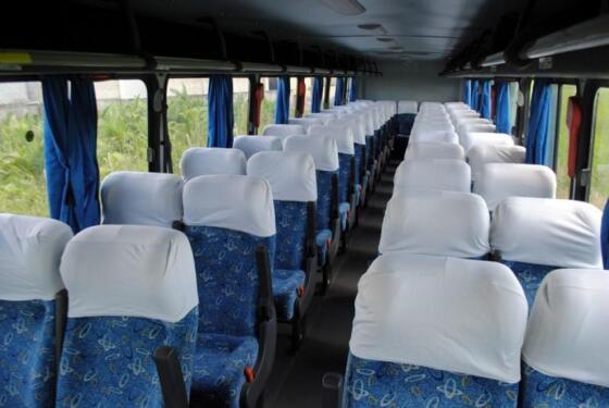 dentro de onibus