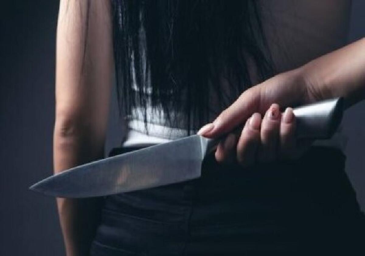 Travesti esfaqueia namorado e dono de mercearia depois de discussão