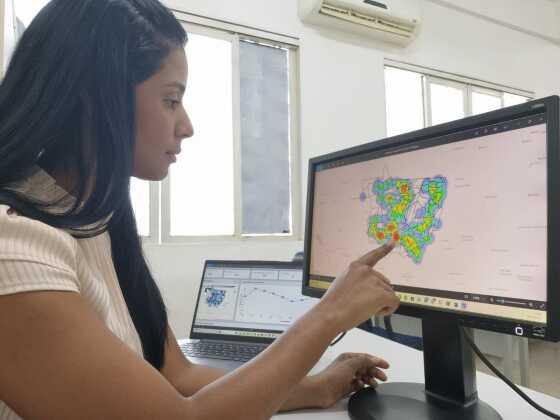 Coordenadora da pesquisa, Josilene Dália Alves, monitora os dados da TB no estado