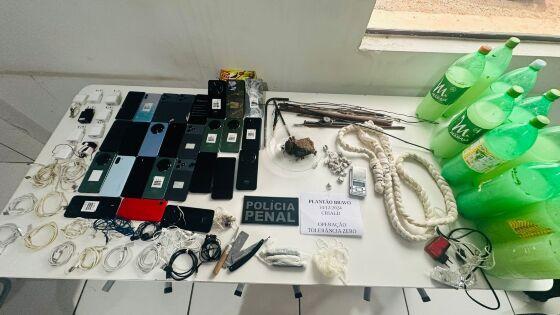 Materiais apreendidos no Centro de Ressocialização de Várzea Grande