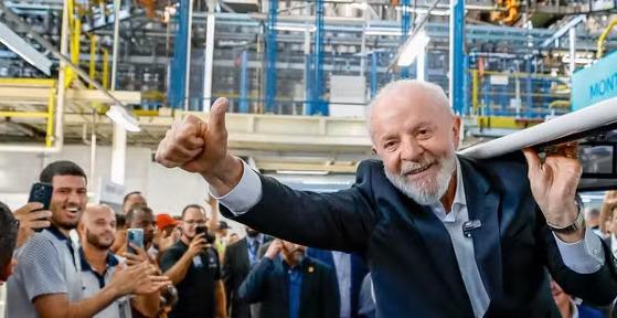 Lula participa de evento em Minas Gerais.