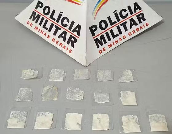 Criança de 4 anos leva 16 papelotes de cocaína para escola de Itamonte 