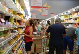 Inflação perde força pelo 2º mês seguido e fecha abril em 0,43%