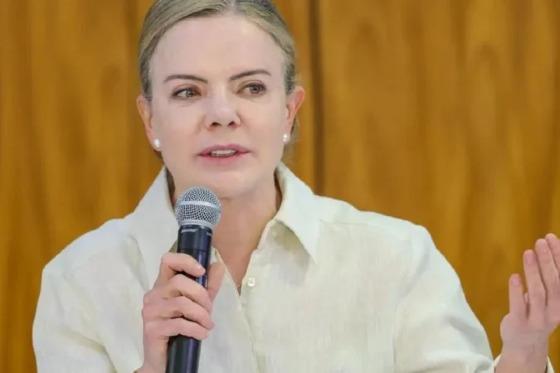 "Bolsonaro teve e terá, ao longo da ação, todas as garantias do devido processo legal, diferentemente do que acontece nas ditaduras que ele defende e tentou impor novamente ao Brasil", afirmou a parlamentar.