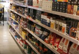 Comércio tem queda de 0,4% em abril, depois de três altas