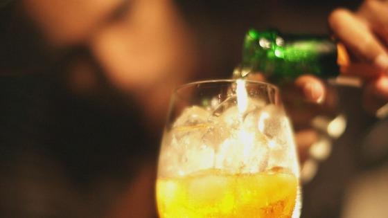 Especialistas alertam para os riscos do consumo excessivo de energéticos.