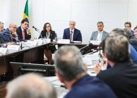 Governo busca negociação com EUA e pede apoio de empresários