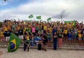 Manifestação em apoio a Bolsonaro reúne centenas de pessoas em Nova Mutum