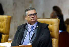Dino cita indícios de crimes e suspende repasses de emendas pix a nove municípios 