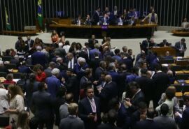Câmara aprova isenção do IR para quem ganha até R$ 5 mil