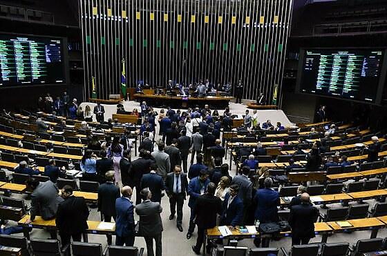 Segundo o parecer, embora a intenção seja válida, a distribuição de um item de vestuário específico não seria a solução mais eficaz ou prioritária para o SUS