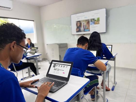 Cada docente pode se inscrever em mais de uma categoria, mas só poderá ser premiado em uma delas